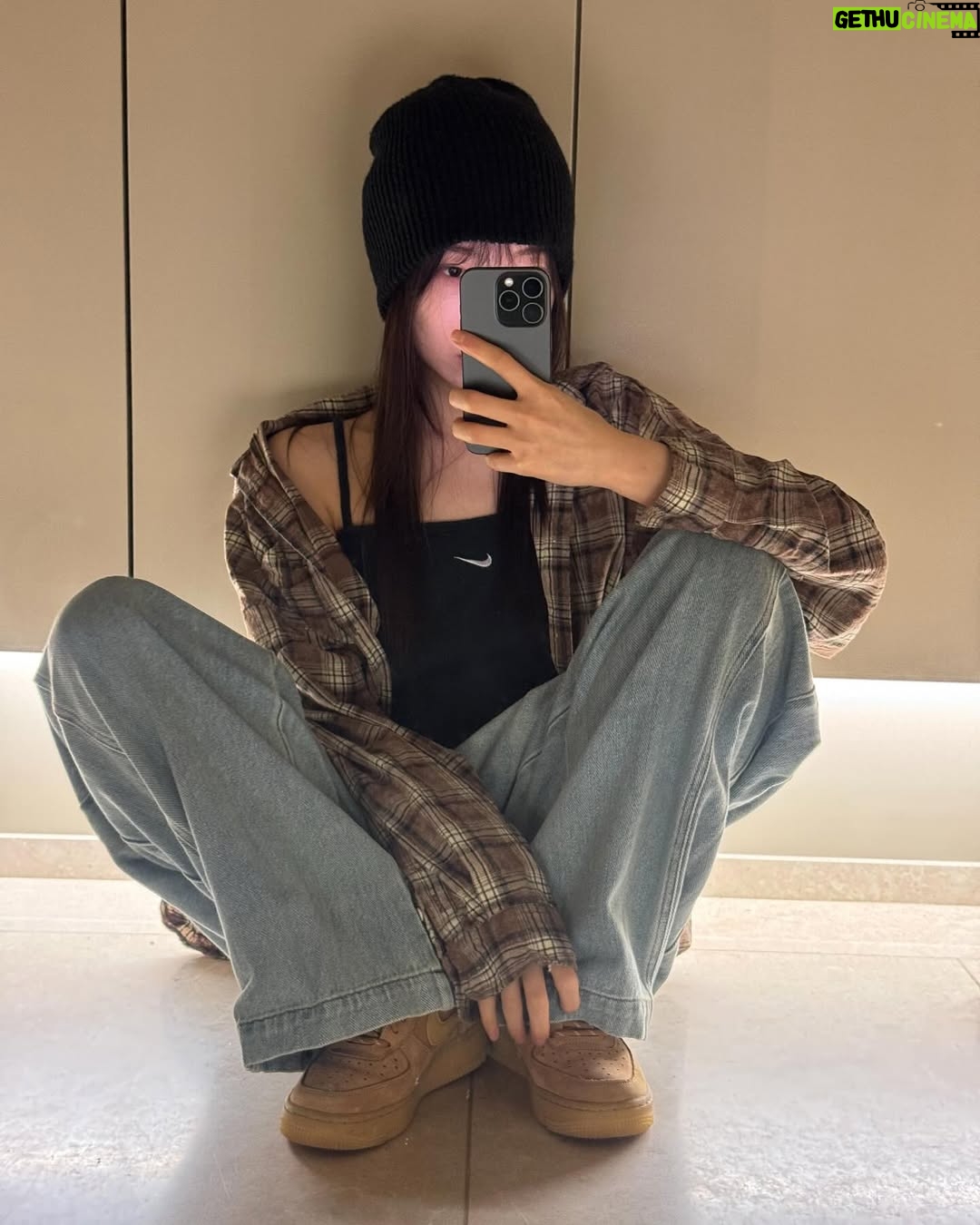Kim Ah-young - 35K Likes - ėź°ė“ė ģ ģ ź±°ģø ģ¬ģ ģ ėģ¬ė ā(^Ā·Ģ« ^) = źø°ė§ģ