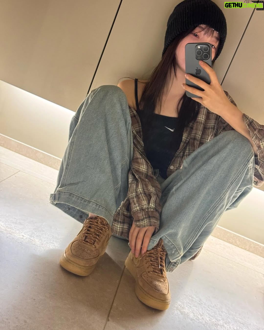 Kim Ah-young - 35K Likes - ėź°ė“ė ģ ģ ź±°ģø ģ¬ģ ģ ėģ¬ė ā(^Ā·Ģ« ^) = źø°ė§ģ