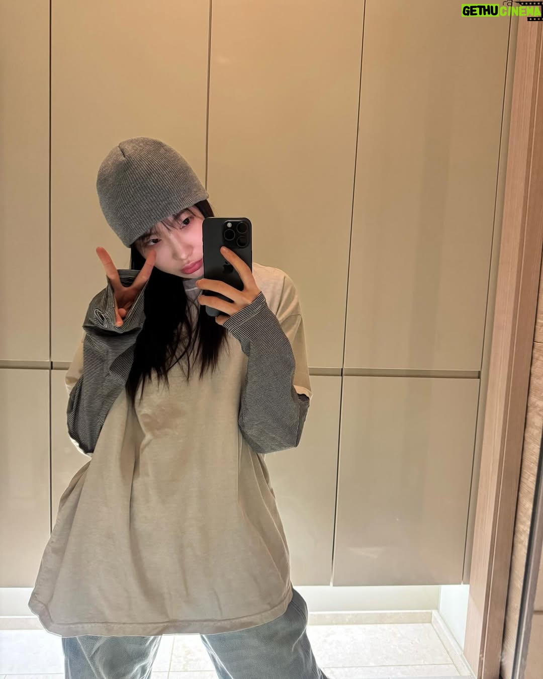 Kim Ah-young - 35K Likes - ėź°ė“ė ģ ģ ź±°ģø ģ¬ģ ģ ėģ¬ė ā(^Ā·Ģ« ^) = źø°ė§ģ