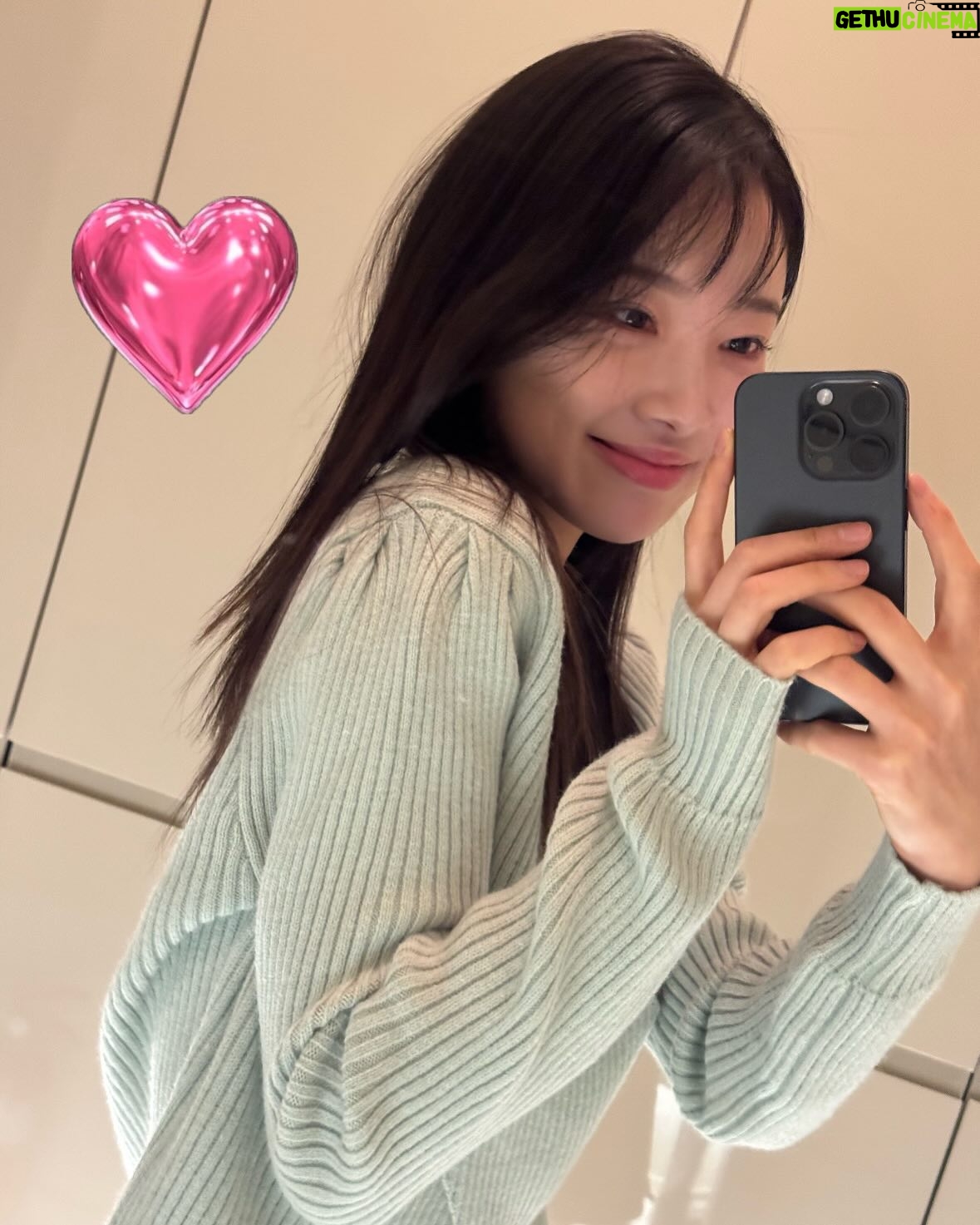 Kim Ah-young - 35K Likes - ėź°ė“ė ģ ģ ź±°ģø ģ¬ģ ģ ėģ¬ė ā(^Ā·Ģ« ^) = źø°ė§ģ
