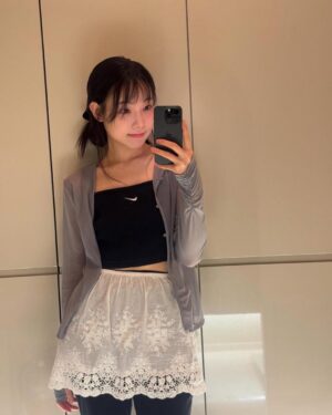 Kim Ah-young Instagram - 누가봐도 전신거울 사서 신난사람 ◟(^·̫ ^) = 기마영