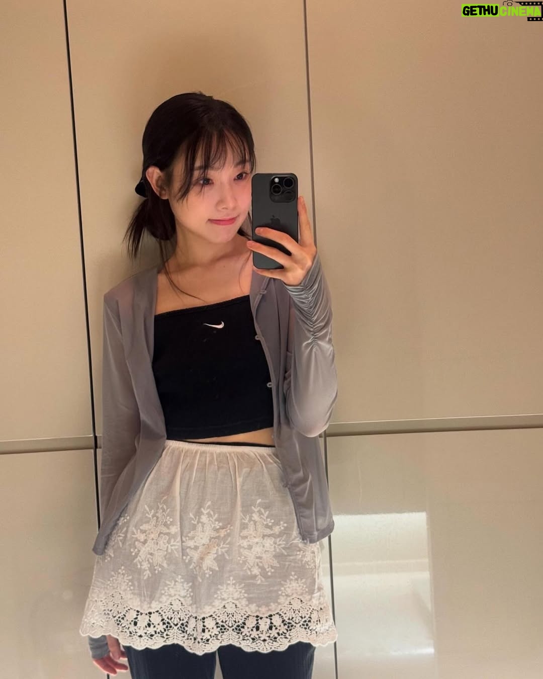 Kim Ah-young - 35K Likes - ėź°ė“ė ģ ģ ź±°ģø ģ¬ģ ģ ėģ¬ė ā(^Ā·Ģ« ^) = źø°ė§ģ