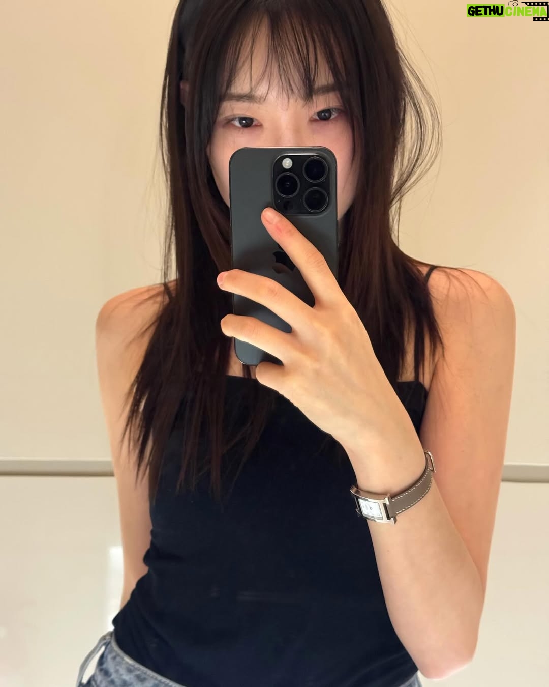 Kim Ah-young - 35K Likes - ėź°ė“ė ģ ģ ź±°ģø ģ¬ģ ģ ėģ¬ė ā(^Ā·Ģ« ^) = źø°ė§ģ