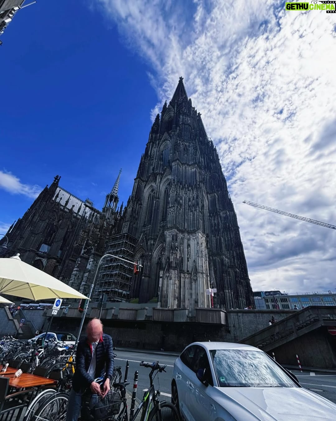 Kim Ha-ram - 8.9K Likes - 🎀Jul 16, 2024🎀
🇩🇪_Cologne
•
•
"🎥 🏞️🍦🌥️ 🎡 🎬 🖤"