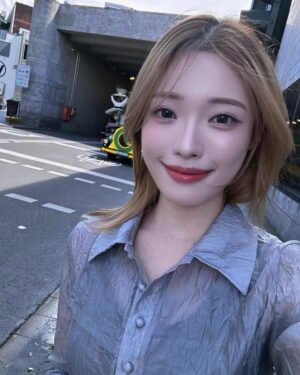 Kim Ha-ram Instagram - 🎀Jul 16, 2024🎀

🇩🇪_Cologne
•
•
"🎥 🏞️🍦🌥️ 🎡 🎬 🖤"