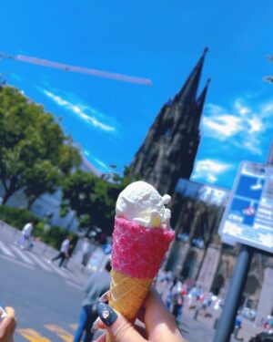 Kim Ha-ram Instagram - 🎀Jul 16, 2024🎀

🇩🇪_Cologne
•
•
"🎥 🏞️🍦🌥️ 🎡 🎬 🖤"