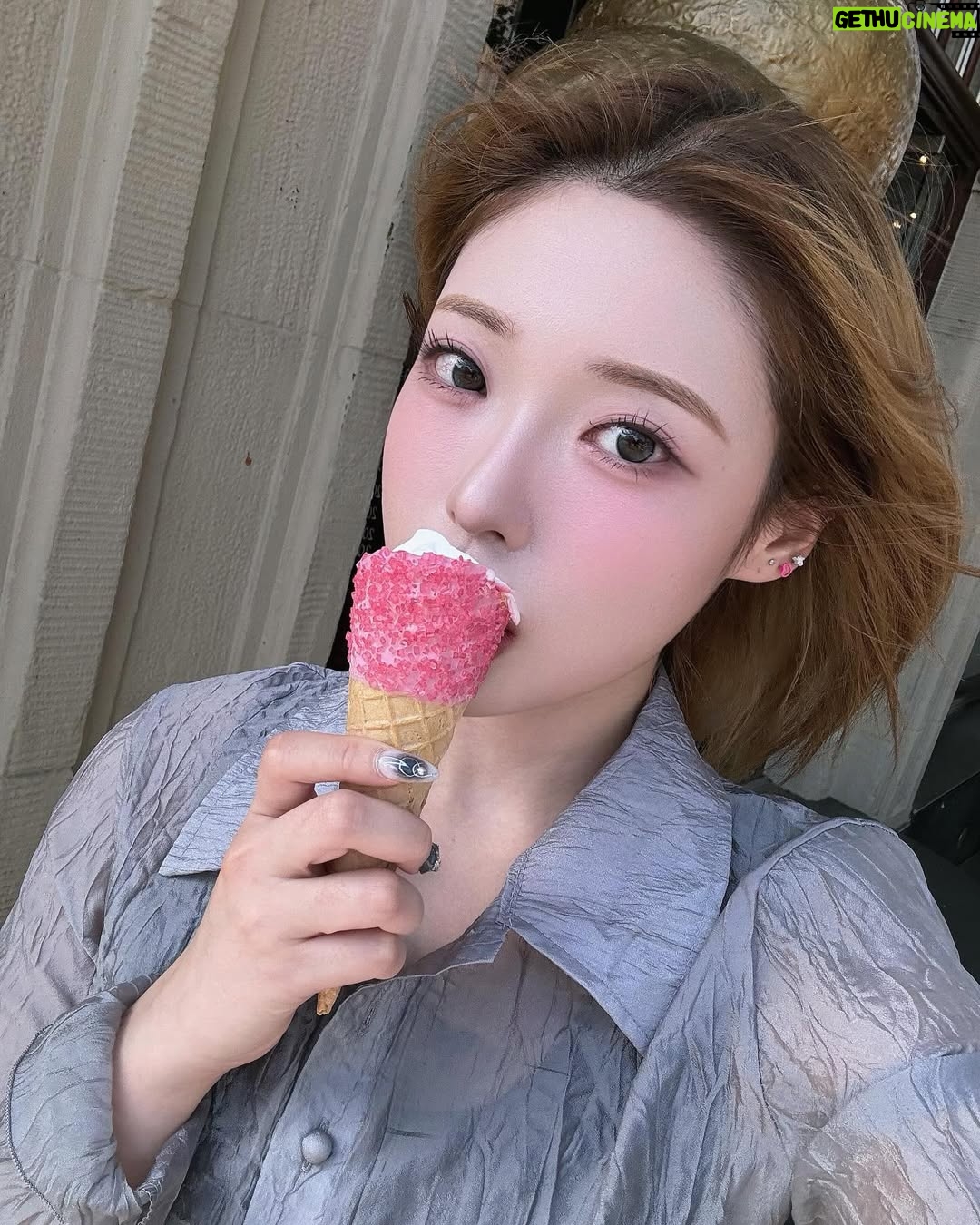 Kim Ha-ram - 8.9K Likes - 🎀Jul 16, 2024🎀
🇩🇪_Cologne
•
•
"🎥 🏞️🍦🌥️ 🎡 🎬 🖤"