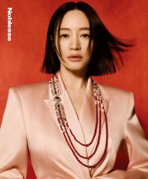 Kim Hye-soo Instagram - @fredjewelry @NoblesseKorea #FREDParis #FREDHighJewelry