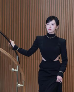 Kim Ji-won Instagram - Thank you Hong Kong and Love Serpenti! 
불가리 세르펜티와 함께한 홍콩의 일정은 너무 아름다웠습니다. 
🐍💎❣️

@bvlgari #bvlgari #bvlgarihk #bvlgarijewellery #bvlgariwatches #serpenti