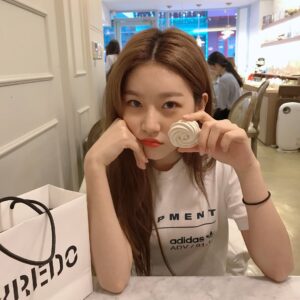 Kim Sae-ron Instagram - 둘째랑 데이트🙋🏻💜