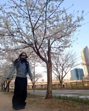 Kim Seo-hyung Instagram - 언니의웨딩드레스는오래도록.  손시려🧤