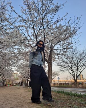 Kim Seo-hyung Instagram - 언니의웨딩드레스는오래도록.  손시려🧤