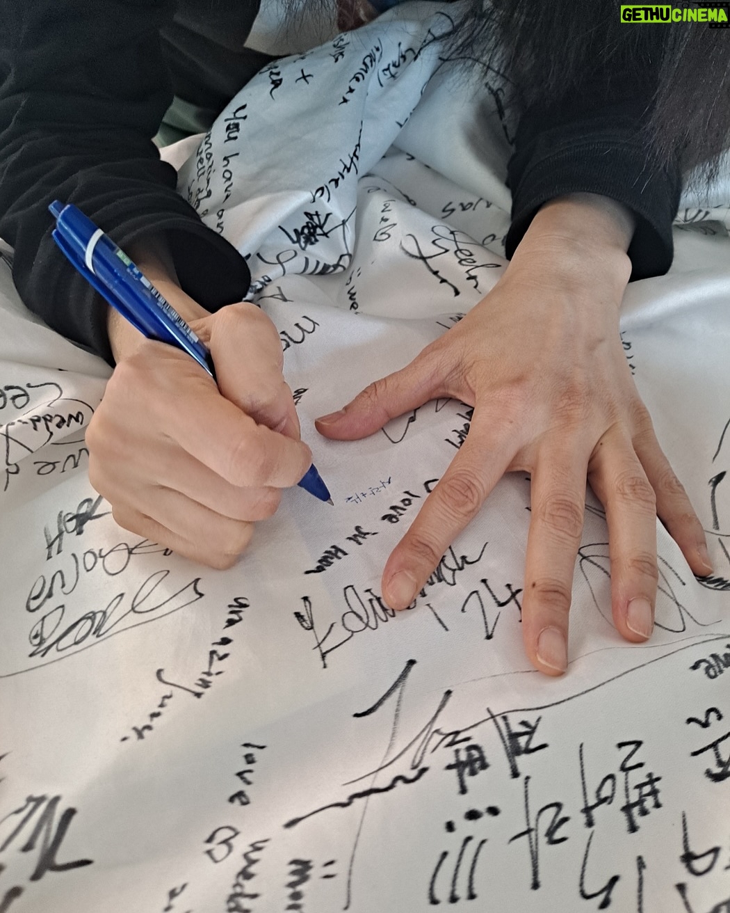 Kim Seo-hyung - 14.5K Likes - 언니의웨딩드레스는오래도록. 손시려🧤