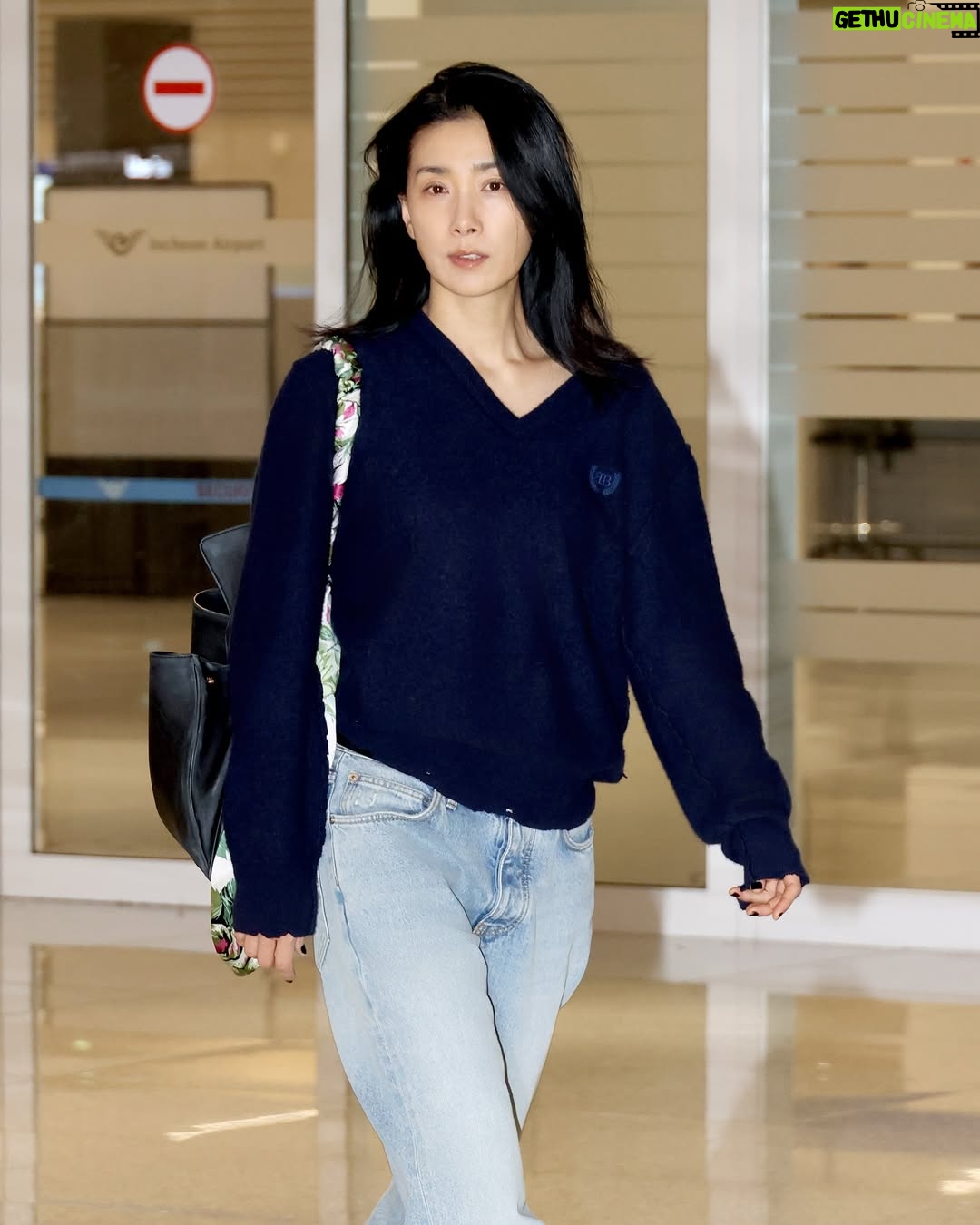 Kim Seo-hyung - 15.9K Likes - @balenciaga 🛬