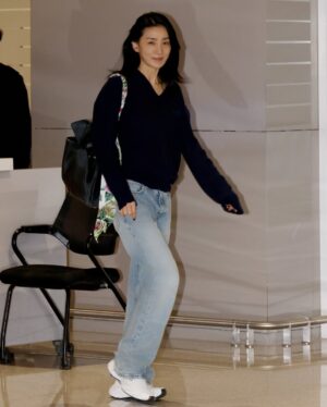 Kim Seo-hyung Instagram - @balenciaga 🛬
