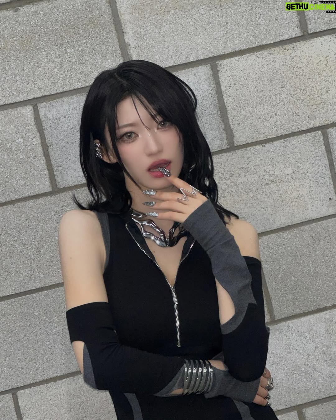 Kim Si-yoon - 12.8K Likes - ⚔️⛓️⚖️
