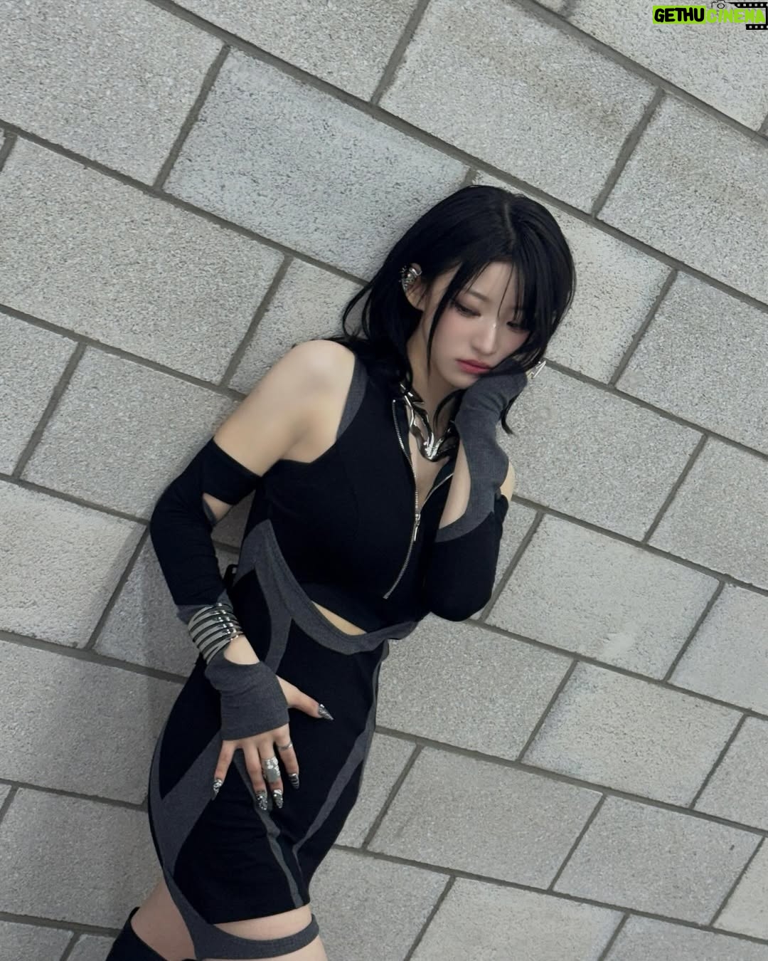 Kim Si-yoon - 12.8K Likes - ⚔️⛓️⚖️