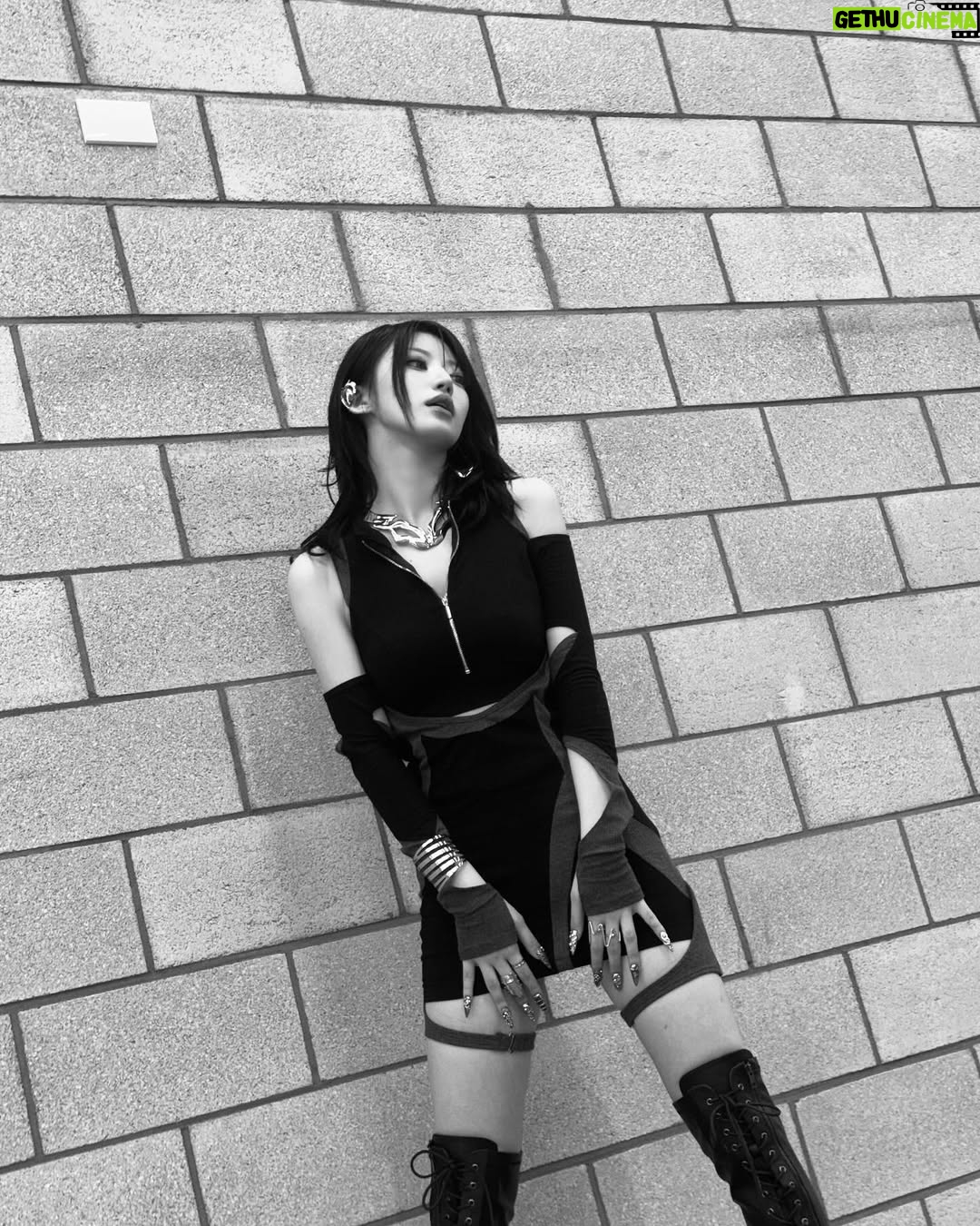 Kim Si-yoon - 12.8K Likes - ⚔️⛓️⚖️