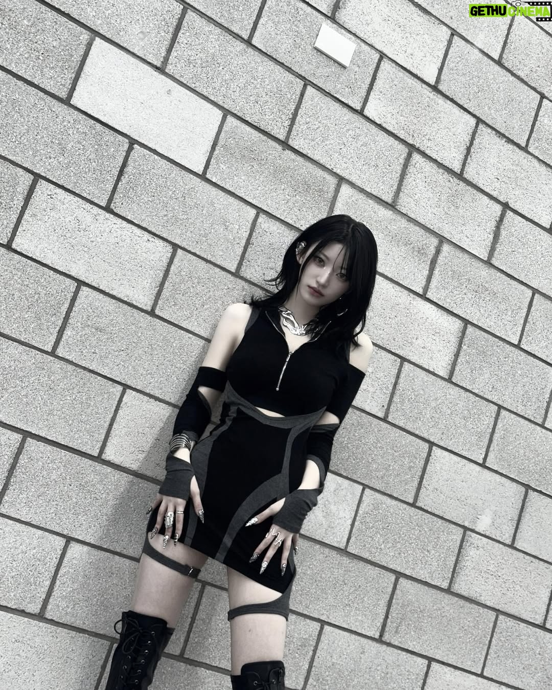 Kim Si-yoon - 12.8K Likes - ⚔️⛓️⚖️
