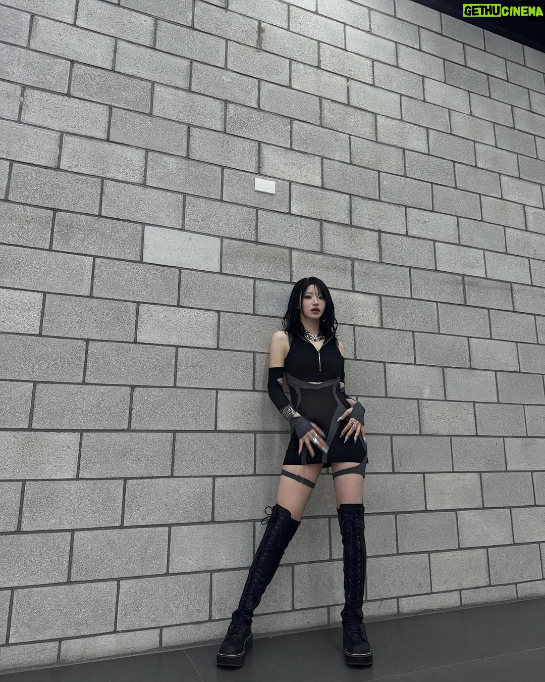 Kim Si-yoon - 12.8K Likes - ⚔️⛓️⚖️