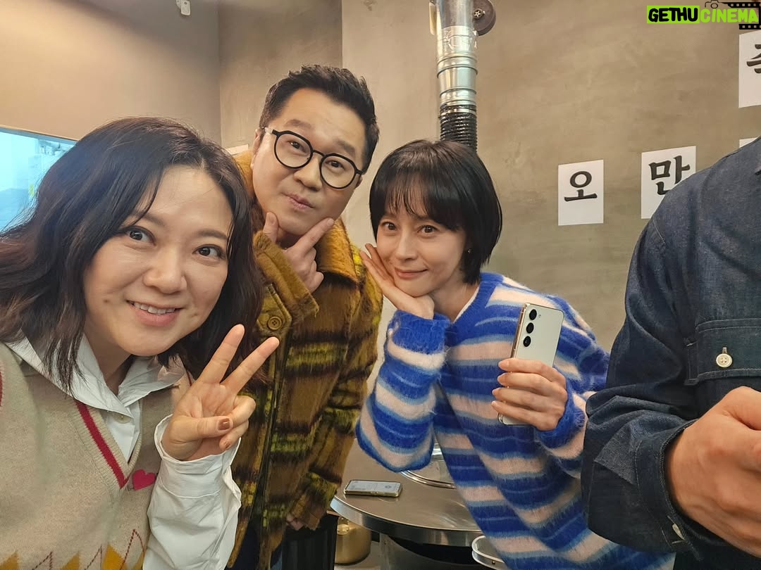 Kim Sook - 17.7K Likes - 오만추 1기 잘 보셨어요..??? 정모사진 올립니다^^
#오만추 #오랜만남추구