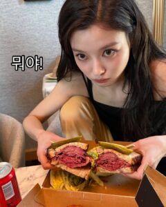 Actress Kim You-jung HD Photos and Wallpapers April 2025