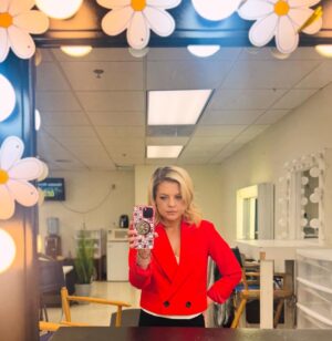 Kirsten Storms Instagram - Kinda feels like I’m one step closer to a power suit. (Humor me) #gh @abrahamjosephr @stephhausofbeauty