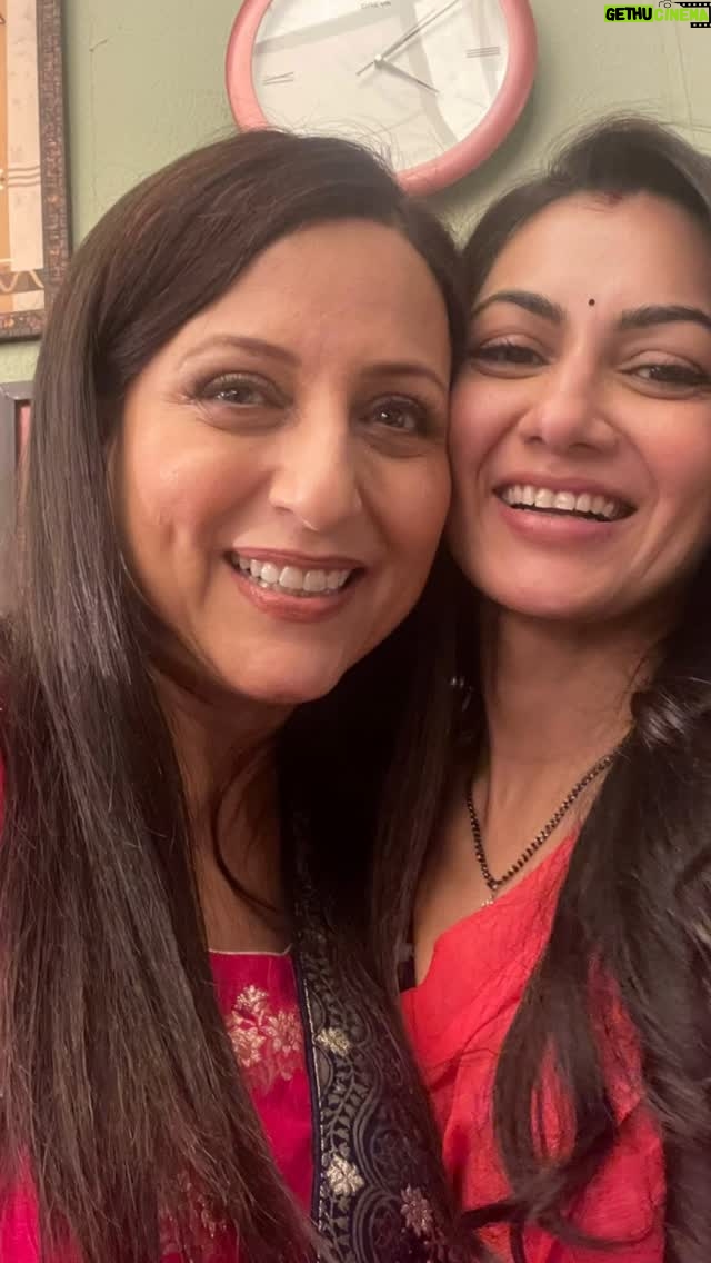 Kishori Shahane - 1.8K Likes - Happy 500 episodes… Kaise Mujhe Tum Mil Gaye..
Many memories,so many relations,so much love from everyone… I love each and everyone I met in my #kmtmg journey…
Thankyou God for making me a part of this wonderful show..
@muktadhond @jassi.k15 @itisriti @arjitaneja @hemangiikavi @ashishkaulactor @aakanksha.pal5 @mohinisapnani @zeetv
#instagram #kmtmg #kaisemujhetummilgaye #kaisemujhetummilgayi #sritijha #arjitaneja #kishorishahane #500 #episodes #success