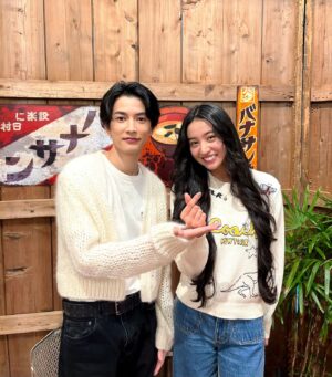 Kōki Instagram - バナナサンドに出演させて頂いた時の📷☺️💓
本当に沢山笑ってとても楽しい収録でした！
ありがとうございました💛

@megamikorin_jp 

Thank you to my glam team 
Hair and makeup @mikako888 
Styling @ryokkissie  outfit thank you @coach 🌼