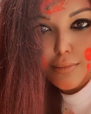 Koena Mitra Instagram - Happy Holi to everyone celebrating🥂🎊🔆❤️

#holi #indianfestivals❤️ #loveandlight❤️💫