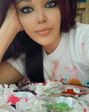Koena Mitra Instagram - Happy Holi to everyone celebrating🥂🎊🔆❤️

#holi #indianfestivals❤️ #loveandlight❤️💫