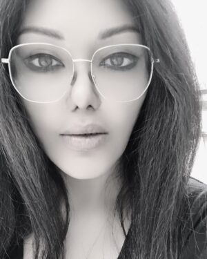 Koena Mitra Instagram - Once my Mind agrees with the Heart…… game Ends!! ❤️🌈😎✈️

#koenamitra #livemyjob❤️ #livelifetothefullest #travelholic #danceallnight #dancelovers #musicfestival #artists #artistsatwork #beautyzone #myunicornlife #gypsysoul #fashiondiary