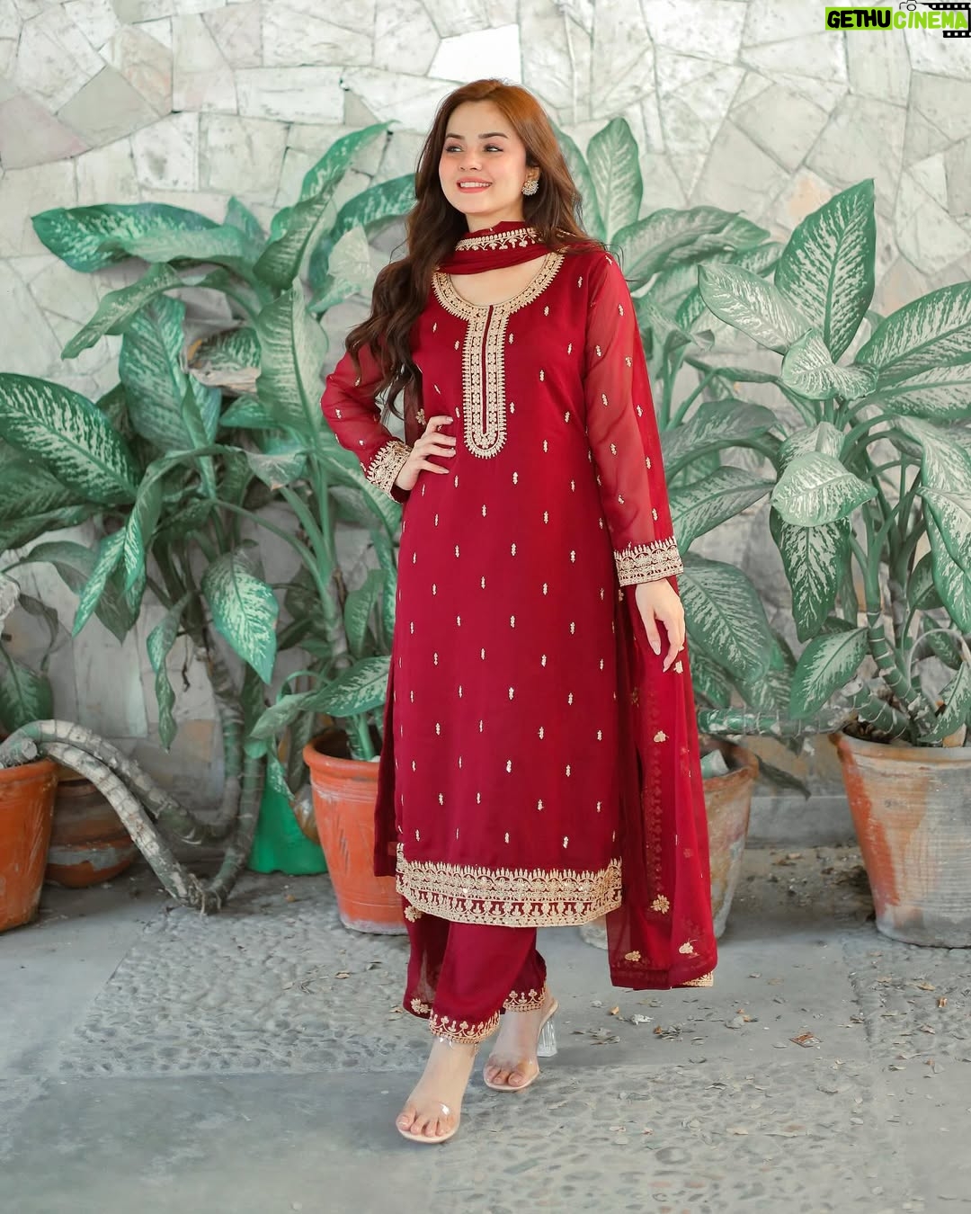 Komal Meer - 221.5K Likes - Step into Style, Step into Ada 🌙
Steal this look for Eid 👉🏻 Ada by @abaanzohan - Now Available at Laam
#abaanzohan #komalmeer