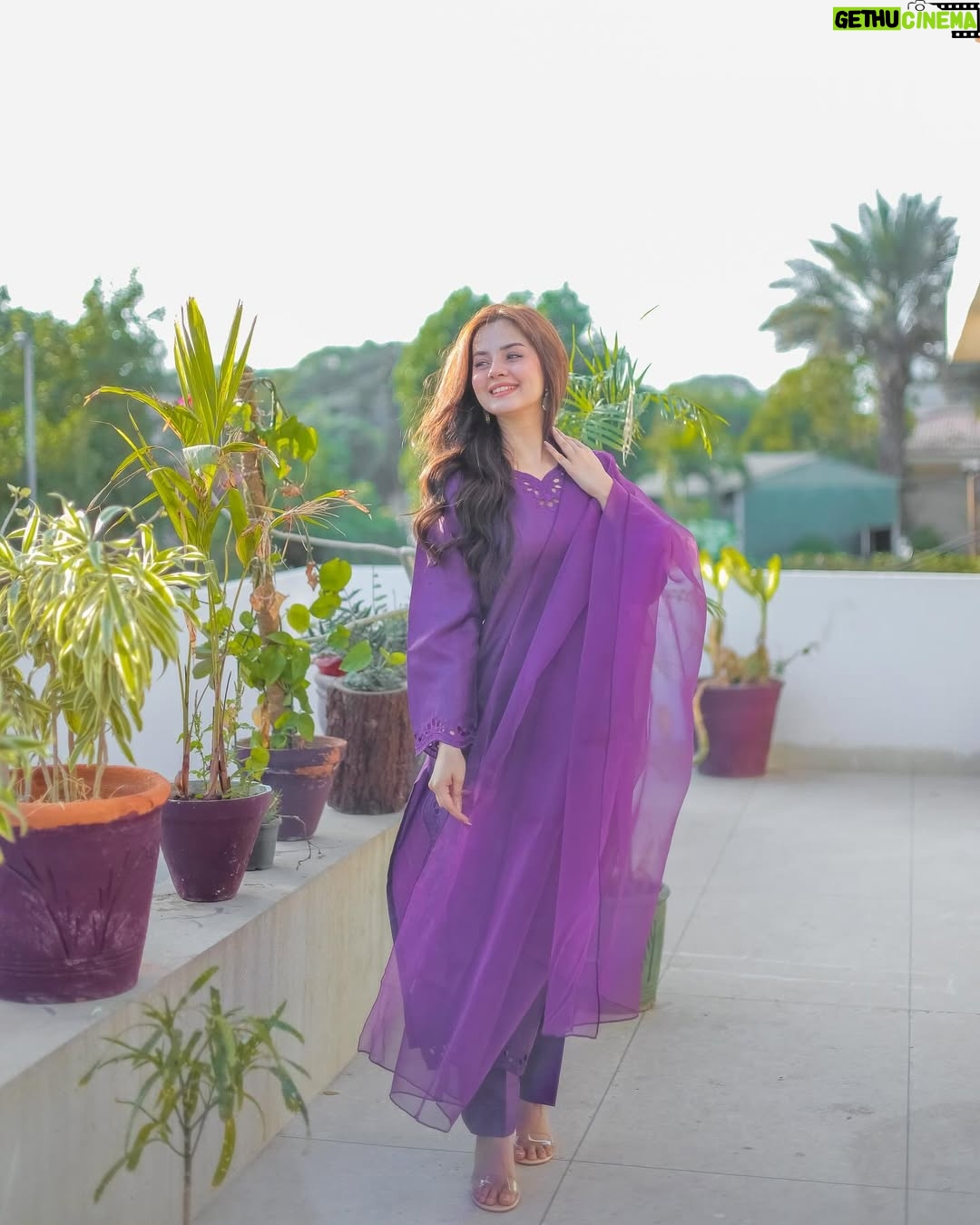 Komal Meer - 204.2K Likes - In love with this beautiful outfit by @naazcouture.official
Shop this look at https://naazcouturepk.com ✨
#naazcouture #naazcouturexkomalmeer