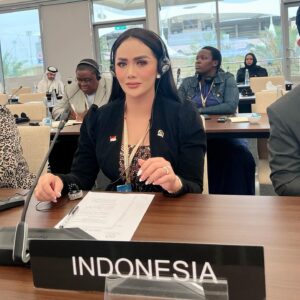 Krisdayanti Instagram - 𝙿𝚊𝚍𝚊 𝚔𝚎𝚜𝚎𝚖𝚙𝚊𝚝𝚊𝚗 146th IPU Assembly
Manama (12 March 2023)
Standing Committee on
Democracy and Human Rights

𝚂𝚊𝚢𝚊 𝚖𝚎𝚖𝚋𝚎𝚛𝚒𝚔𝚊𝚗 𝚒𝚗𝚝𝚎𝚛𝚟𝚎𝚗𝚜𝚒 𝚝𝚎𝚛𝚔𝚊𝚒𝚝
Orphanage trafficking: The role of parliaments in reducing harm

Kami menyadari bahwa panti asuhan memiliki dampak positif maupun negatif bagi anak-anak.  Oleh karena itu, peran penting kami sebagai anggota parlemen adalah untuk memastikan bahwa anak-anak di panti asuhan aman dari perlakuan kekerasan dalam segala bentuk termasuk eksploitasi perdagangan manusia melalui pembuatan dan pengawasan hukum @dpr_ri @bksapdpr 

#ipu146 #parliement4theplanet
𝚋𝚊𝚝𝚒𝚔 𝚐𝚞𝚗𝚞𝚗𝚐𝚊𝚗 𝚔𝚘𝚕𝚎𝚔𝚜𝚒 @lindamariani_official