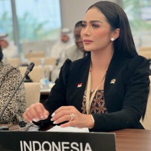 Krisdayanti Instagram - 𝙿𝚊𝚍𝚊 𝚔𝚎𝚜𝚎𝚖𝚙𝚊𝚝𝚊𝚗 146th IPU Assembly
Manama (12 March 2023)
Standing Committee on
Democracy and Human Rights

𝚂𝚊𝚢𝚊 𝚖𝚎𝚖𝚋𝚎𝚛𝚒𝚔𝚊𝚗 𝚒𝚗𝚝𝚎𝚛𝚟𝚎𝚗𝚜𝚒 𝚝𝚎𝚛𝚔𝚊𝚒𝚝
Orphanage trafficking: The role of parliaments in reducing harm

Kami menyadari bahwa panti asuhan memiliki dampak positif maupun negatif bagi anak-anak.  Oleh karena itu, peran penting kami sebagai anggota parlemen adalah untuk memastikan bahwa anak-anak di panti asuhan aman dari perlakuan kekerasan dalam segala bentuk termasuk eksploitasi perdagangan manusia melalui pembuatan dan pengawasan hukum @dpr_ri @bksapdpr 

#ipu146 #parliement4theplanet
𝚋𝚊𝚝𝚒𝚔 𝚐𝚞𝚗𝚞𝚗𝚐𝚊𝚗 𝚔𝚘𝚕𝚎𝚔𝚜𝚒 @lindamariani_official