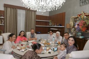 Krisdayanti Instagram - Bukber day 2 😍
Dirumah Gemi & Avo.. seneng bisa kumpul2 silaturahmi ngobrol santaiii 🤗😍 
#masyaallahtabarakallah💕 #allahumabarik