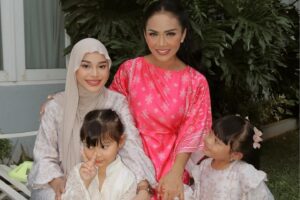 Krisdayanti Instagram - Bukber day 2 😍
Dirumah Gemi & Avo.. seneng bisa kumpul2 silaturahmi ngobrol santaiii 🤗😍 
#masyaallahtabarakallah💕 #allahumabarik