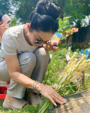 Krisdayanti Instagram - Bismillahirahmanirahim minta restunya Papa 🤍