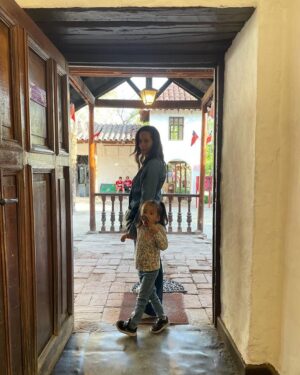 Krishna de Caso Instagram - Hace 7 años mi vida se transformo en un instante, justo al momento de tenerte en mis brazos comprendí que desde siempre te estaba esperando. Cada día juntas me enseñas, me sorprendes, me llenas de risas y de amor, pero principalmente me conectas con lo mejor de mí. Gracias infinitas a la vida por tener el honor de ser tu mamá y te sostengo tu mano cada instante, acompañando cada uno de tus pasos, para conseguir cada uno de tus sueños como me lo dijiste hoy. Te amo por siempre ❤️ Feliz cumpleaños mi niña hermosa ! #felizcumpleaños