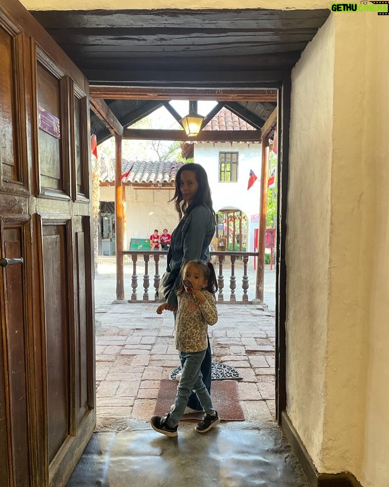 Krishna de Caso - 3.8K Likes - Hace 7 años mi vida se transformo en un instante, justo al momento de tenerte en mis brazos comprendí que desde siempre te estaba esperando. Cada día juntas me enseñas, me sorprendes, me llenas de risas y de amor, pero principalmente me conectas con lo mejor de mí. Gracias infinitas a la vida por tener el honor de ser tu mamá y te sostengo tu mano cada instante, acompañando cada uno de tus pasos, para conseguir cada uno de tus sueños como me lo dijiste hoy. Te amo por siempre ❤️ Feliz cumpleaños mi niña hermosa ! #felizcumpleaños