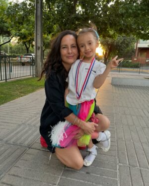 Krishna de Caso Instagram - Hace 7 años mi vida se transformo en un instante, justo al momento de tenerte en mis brazos comprendí que desde siempre te estaba esperando. Cada día juntas me enseñas, me sorprendes, me llenas de risas y de amor, pero principalmente me conectas con lo mejor de mí. Gracias infinitas a la vida por tener el honor de ser tu mamá y te sostengo tu mano cada instante, acompañando cada uno de tus pasos, para conseguir cada uno de tus sueños como me lo dijiste hoy. Te amo por siempre ❤️ Feliz cumpleaños mi niña hermosa ! #felizcumpleaños