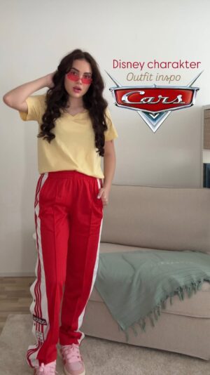 Kristal Shine Instagram - Ahooj! Rozhodla som sa vytvoriť sériu “Disney charakter outfit inspo” takže tu vám rovno dávam prvé video! Čo na to hovoríte? Celý outfit je z @queens a do konca mesiaca mám pre vás zľavu -15% s kódom KRISTAL15, ktorý môžete použiť na nezľavnený tovar! #disneycharacter #outfitinspo #disneycharacteroutfitinspo |  spolupráce
