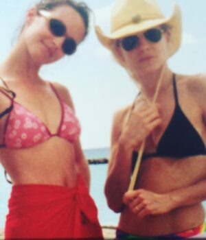 Kristin Davis Instagram - I am so lucky to have this incredible woman in my life ! I never would have imagined the YEARS we have spent together when we met in 1997 lol. I am endless impressed with all of your accomplishments. Another year , and so many more to come ♥️ xoxo @sarahjessicaparker