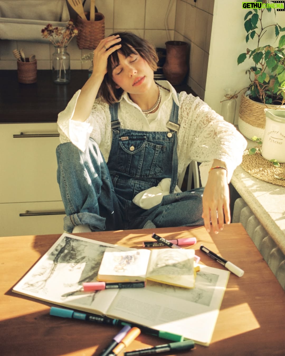 Kristina Kosheleva - 3.7K Likes - 𓃗
Кому эта радуга светит
Надеюсь, всем людям на свете
Надеюсь, она не заметит
Как холодно дует сегодня ветер
creative producer: Ольга Рогова @ollie.ro
model: Кристина Кошелева @kosheleva.aveleshok
photographer: Илья Вараксин @varaksin_film
stylist: Татьяна Салдина @enpatati
