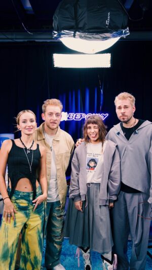 Kristina Kosheleva Instagram - выпуск #ПоКаверочку с Кристиной Кошелевой и Максимом Свобода уже в VK Видео!❤️
первая семейная пара в нашей студии, так что это обязательное просмотру!
@iiimaks, @kosheleva.aveleshok - спасибо, что пришли к нам, дорогие))
#nansisidorov
