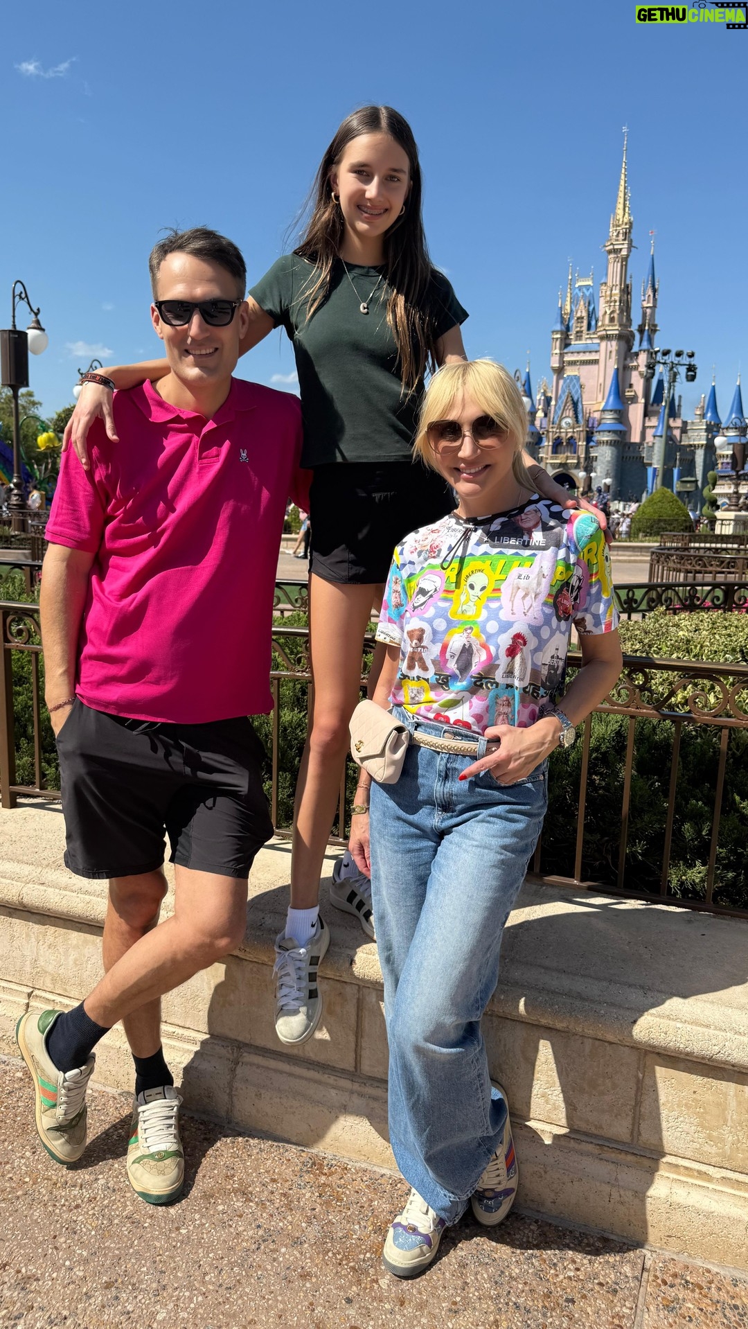 Kristina Orbakayte - 39.5K Likes - Весенние каникулы начинаем в #waltdisneyworld 🎈Каждый раз , приезжая с детьми, ощущаешь себя ребёнком 🧞♂️🧚♀️ #кристинаорбакайте #kristinaorbakaite
