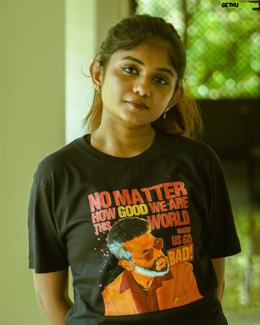 Kriti vamshini - 3.3K Likes - 🔥 Slaying the game in our tee is @therealkritivamshini 😎 We’re loving this collab and can’t wait to see what’s next! 🤩
.
.
.
.
.
.
.
.
.
.
.
.
#delulufashions #InfluencerPartnership #TshirtDesign #ak #thala #thalaajith #ajithkumarfans #ajith #ajithkumar #goodbadugly #gbu #reddragon #printedtshirt #tshirtcollection #ajithtshirt #tees #kritivamshini #influencer #collabration #collab #tamilmovie #cinema #kollywood #blockbusters #ajithkumarracing #gbutshirt #newdesign #newmovie #collabpost