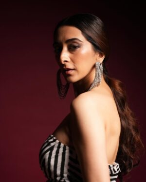 Kritika Avasthi Instagram - Help me name the second pose!!!
I got the first and last ones 😉.
Pic 1 : I have a Headache” pose 🤕💆‍♀️
Pic 3 : Light and darkness coexist within us 😇😈
Wearing @gunusahni 
📸 @that.nikhil 
Location @dotstudiosmumbai 
Managed @filmymundaaaaaa 
Mua @manjarismakeupartist
