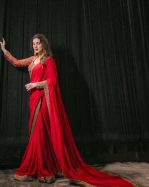 Kubra Khan Instagram - Oh how I knew how badly I wanted a red saari for my Qawalli night. Unusual of me, but I knew exactly where to look this time. @theworldofhsy you absolutely beautiful people! Giving me more than my vision. So so much love for you! And Once again thank you for styling Us for our happy moments. I will cherish this for forever. 🥰❤️